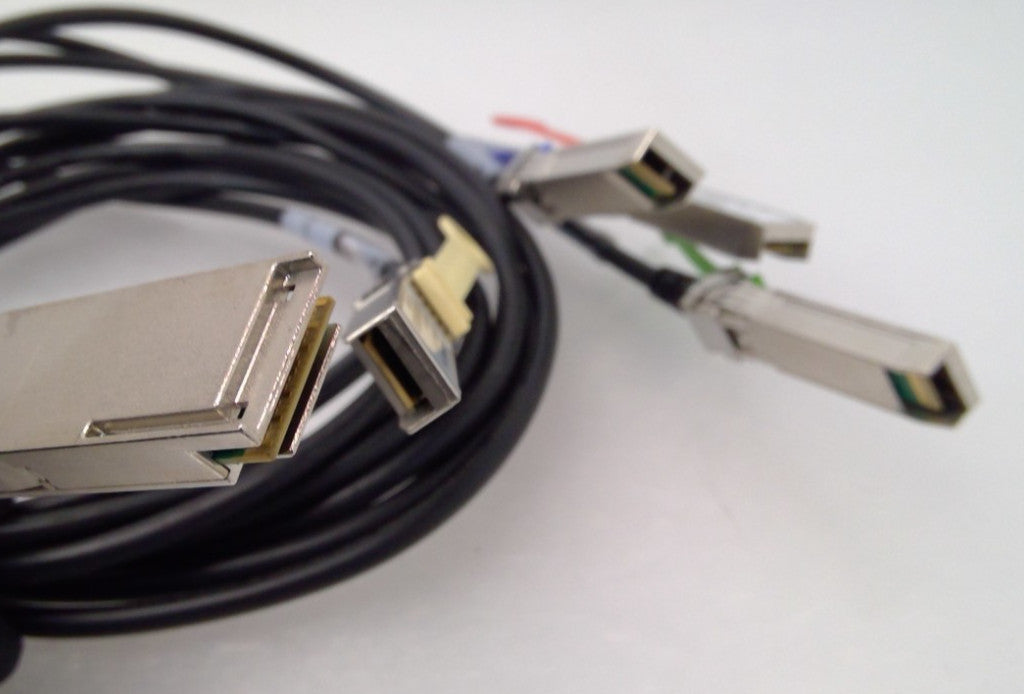 Amphenol 100G QSFP28 to 4x25G SFP28 DAC Splitter Cable 1.5m Black NDAQGF-F305