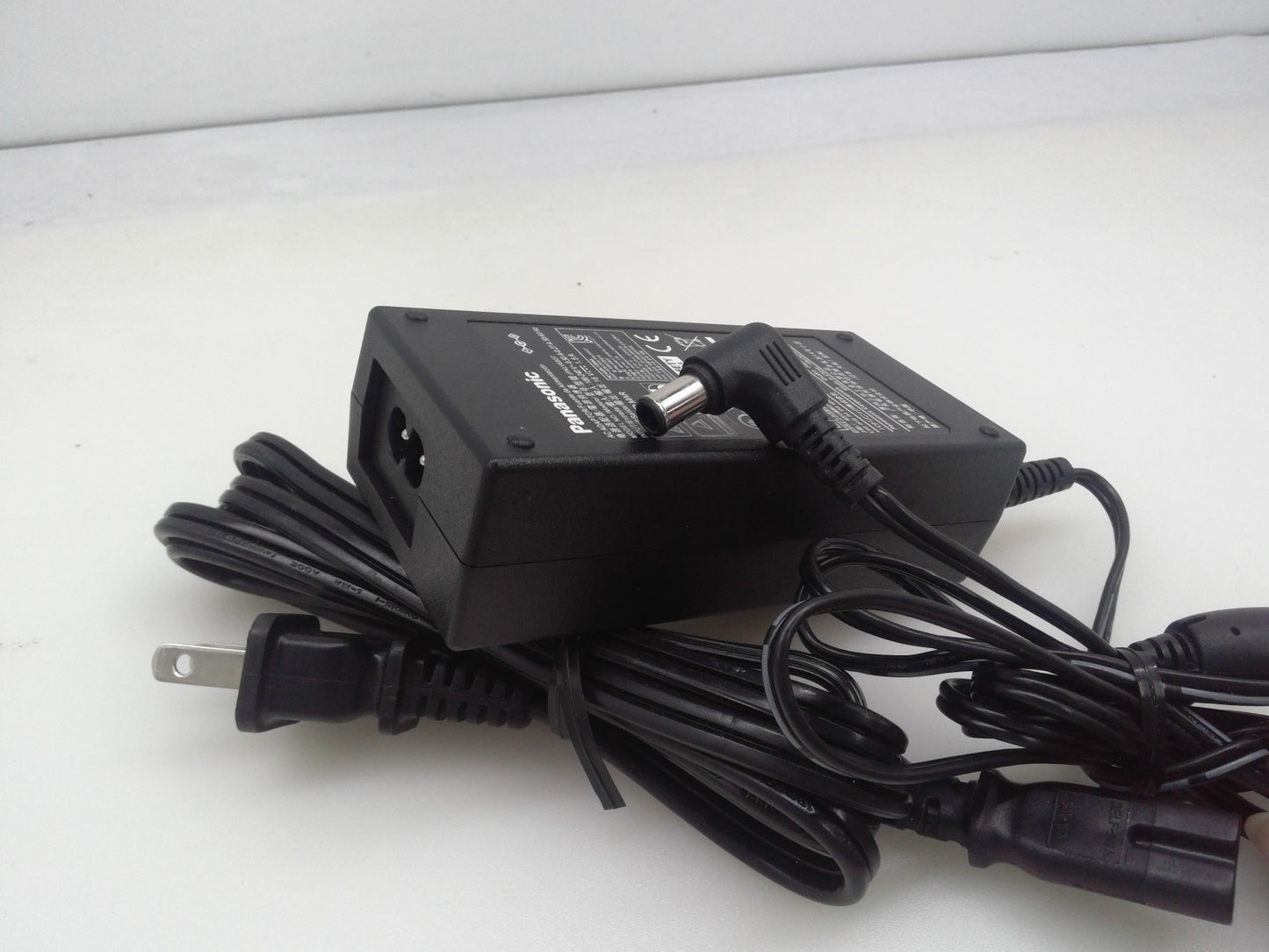 Genuine Panasonic PNLV6507 16V 1.5A 24W AC Power Supply Adapter