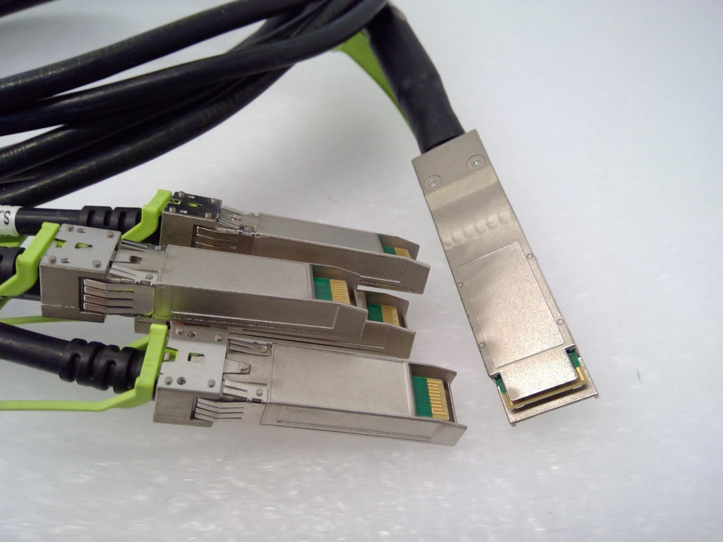 Amphenol NDAQGT-F302 100G QSFP28 to 4x 25G SFP28 Passive DAC Breakout Cable 2M
