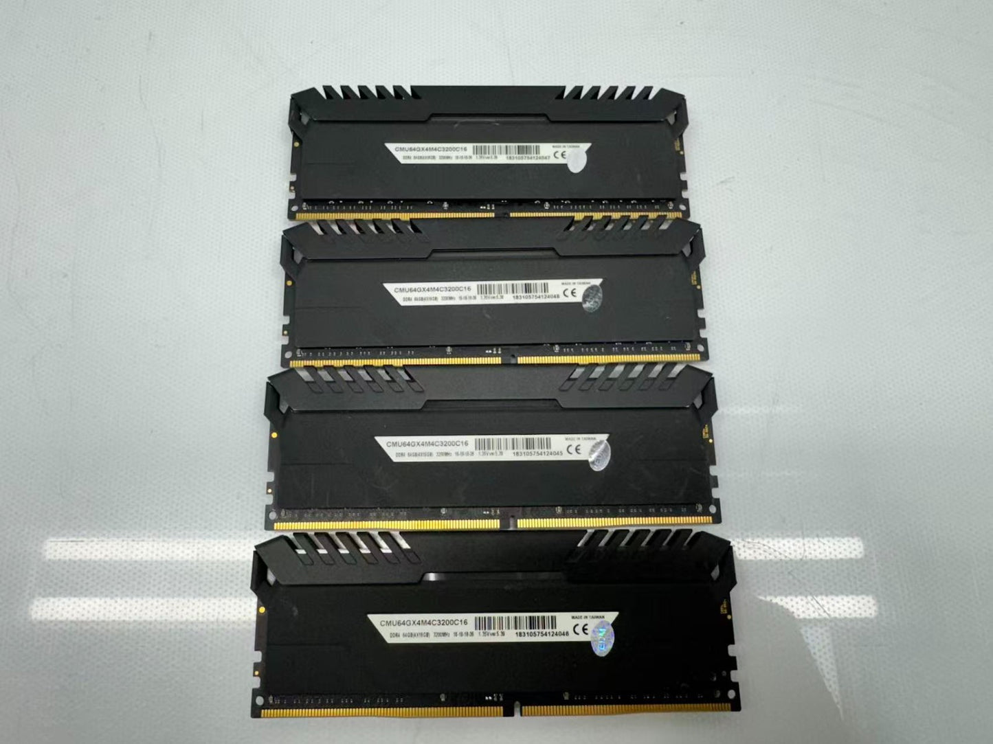 CORSAIR VENGEANCE 64GB ( 16GB x4 )DDR4 3200MHz Desktop memory CMU64GX4M4C3200C16