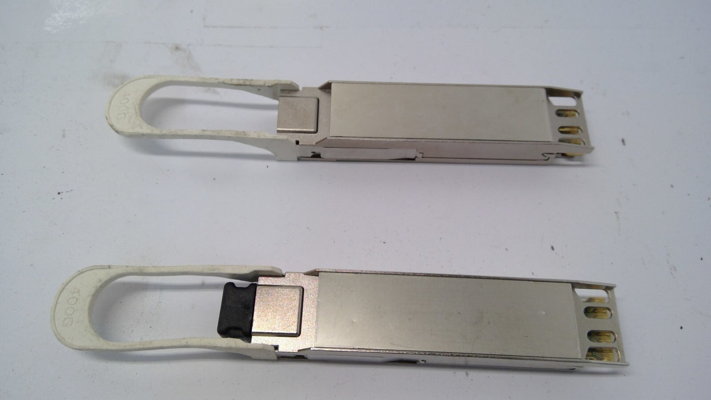 Cloudlight 7116-E18-04/01/61/07 AQ2012141667 QSFP 400G SR8  3.3VDC,3.0A