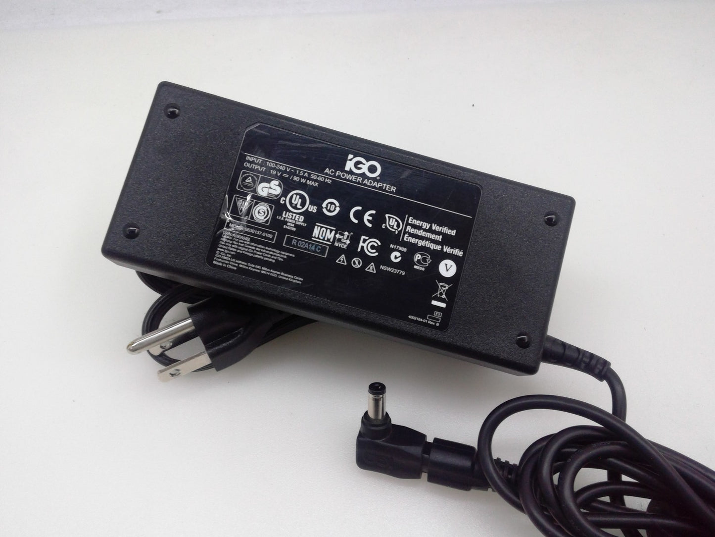 iGo AC Adapter Power Supply (6630137-0100) 19V 90W 1.5A 50-60Hz W/Tip 5.5*2.5mm