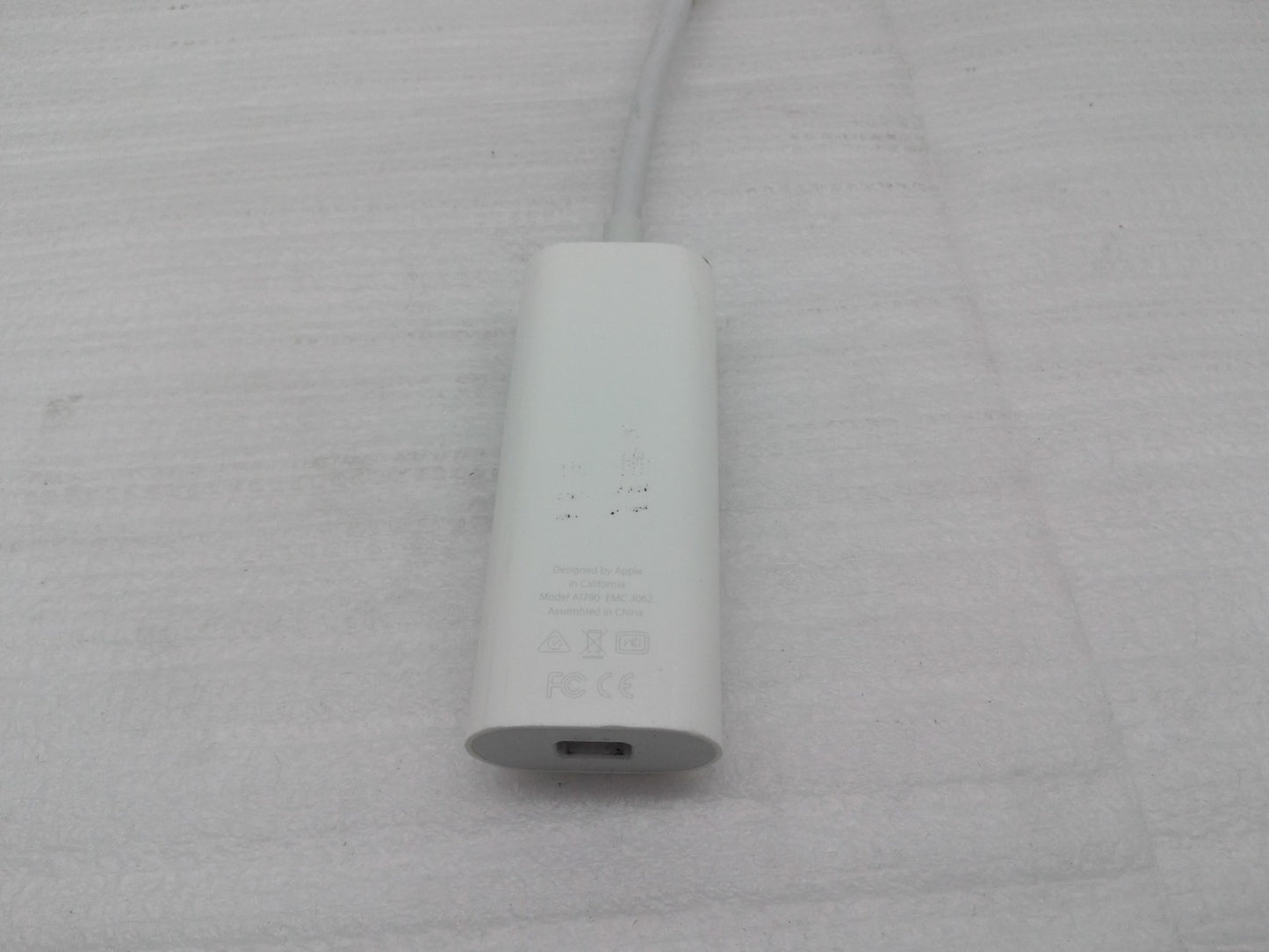 Apple Thunderbolt 3 USB-C to Thunderbolt 2 Adapter A1790 - MMEL2AM/A