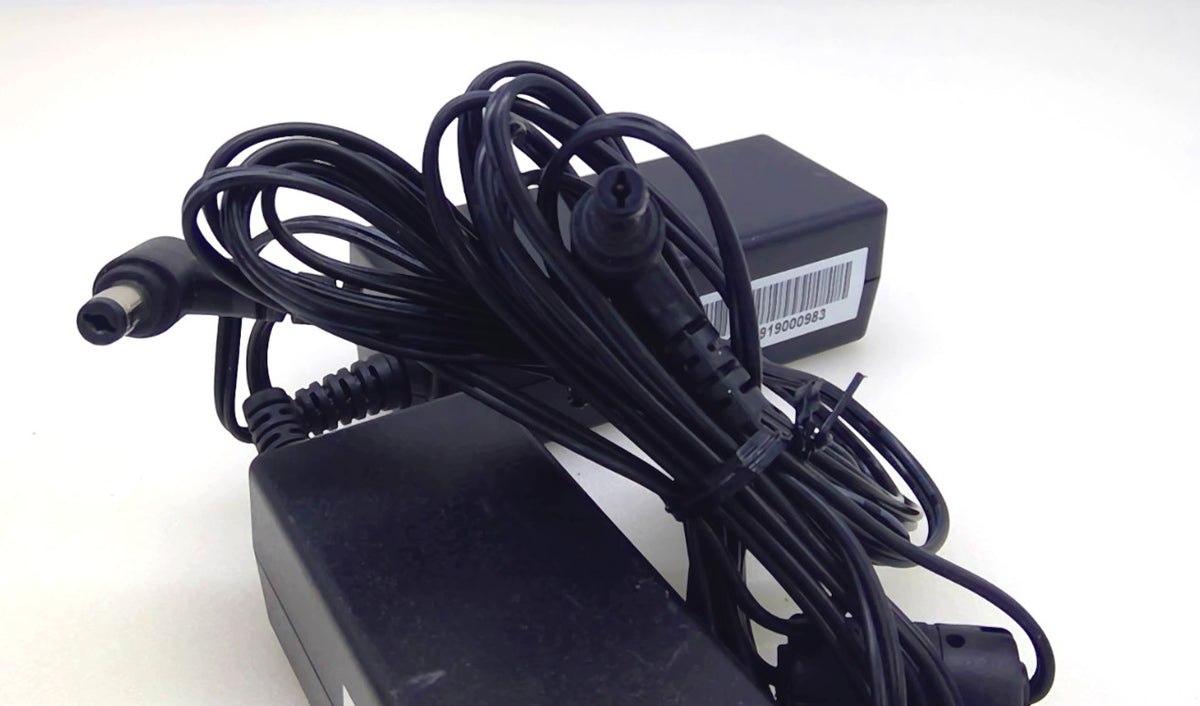 Lot of 2 HONOTO ADS-25SG-19-3 19025E 19V 1.3A 25W AC Adapter w/ Cords