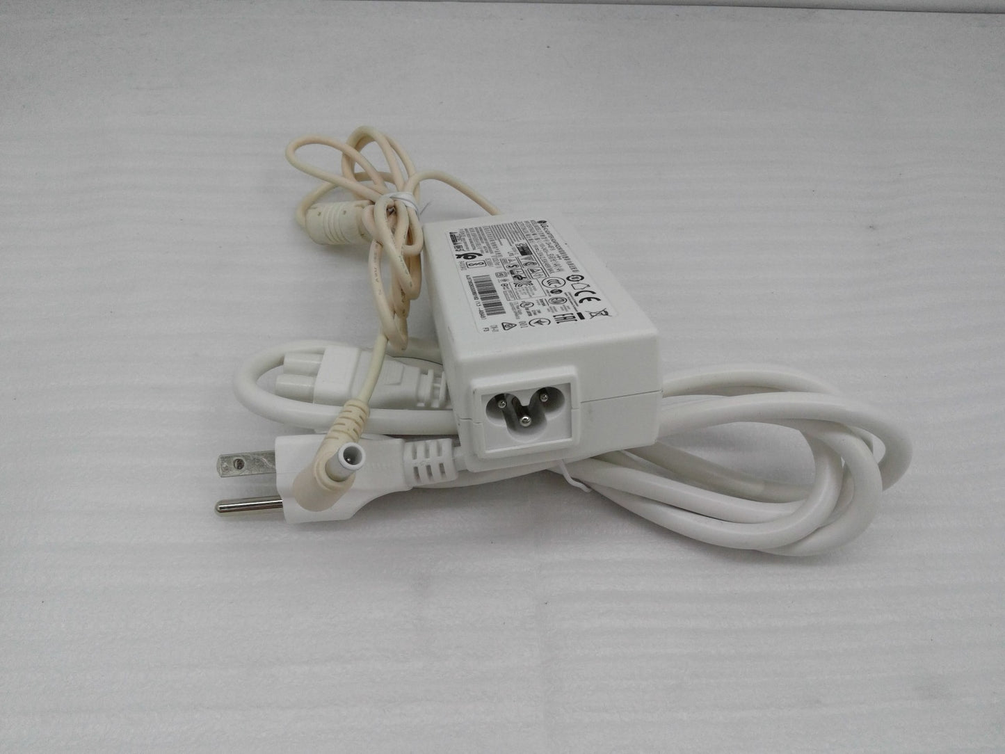 Original LG 19V 2.53A 48w AC Adapter for LG 32LH570B DA-48F19 6.5x4.4mm White