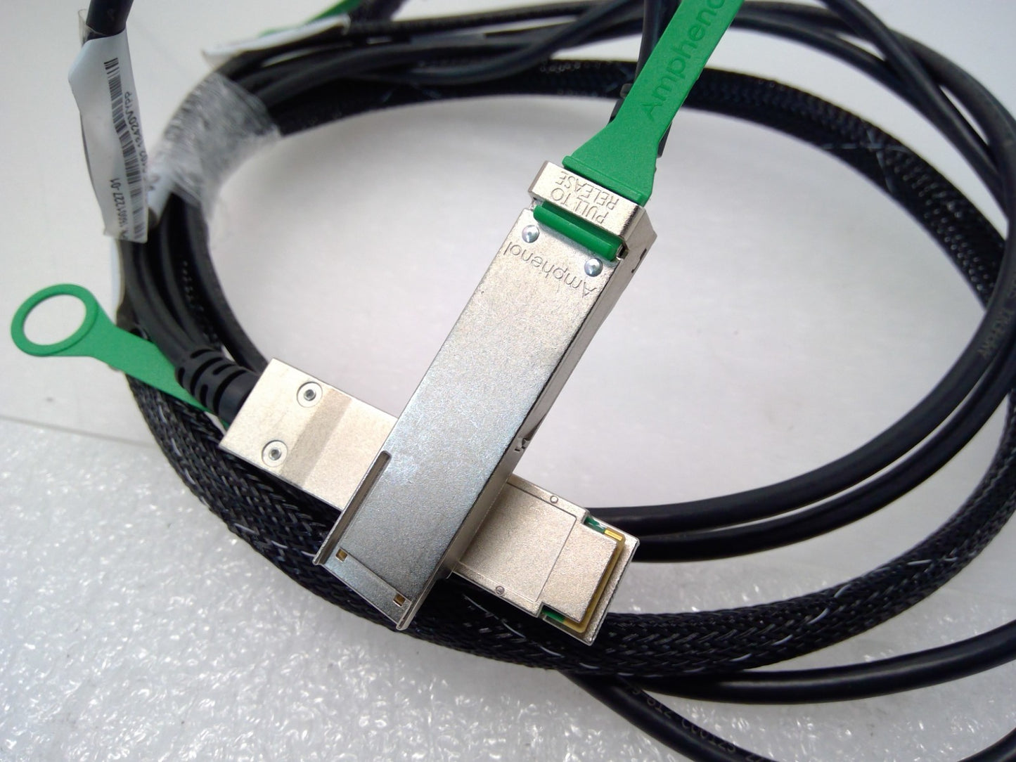 Amphenol NDARHF-G102 100G QSFP28 to 2x 50G QSFP28 DAC Splitter Cable 2.5m 30AWG
