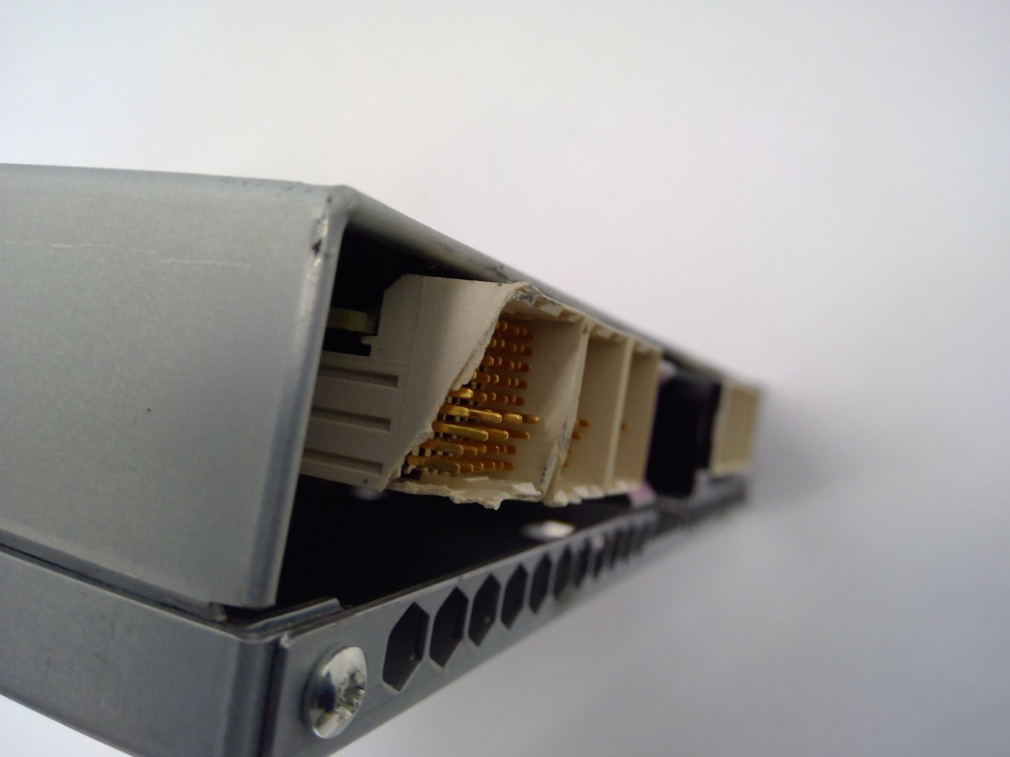 NetApp 111-00569-A0 IOM3 SAS CONTROLLER I/O MODULE 0948580-04 for DS4243 *Read*