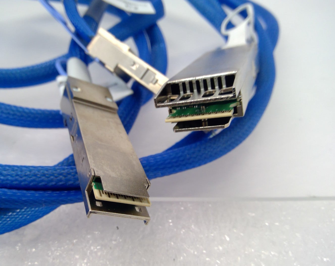 Amphenol NJPRGR-G603-01 3m 30AWG 400G OSFP to 2x200G QSFP-56 DAC 1166564-01