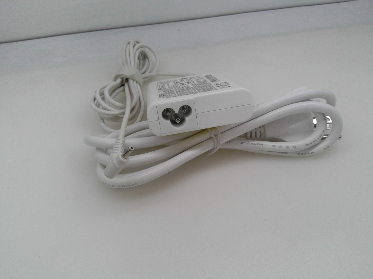 Genuine Acer LiteOn 65W PA-1650-80 AC Power Adapter Charger 19V 3.42A White
