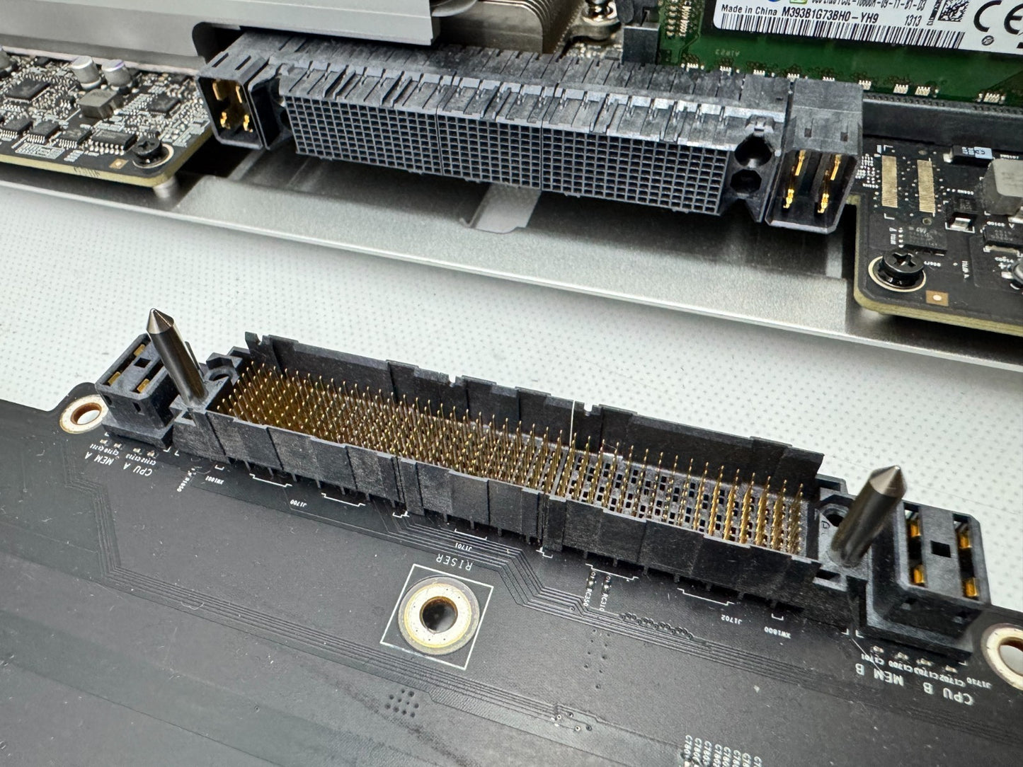 Apple Mac Pro 5CPU Tray Dual Xeon E5620@2.40GHz 16GB 639-0460 & LOGIC BOARD