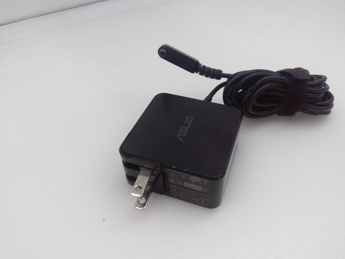 Genuine OEM 45W 19V 2.37A 4.0mm For Asus Zenbook UX331U ADP-45AW A AC Adapter