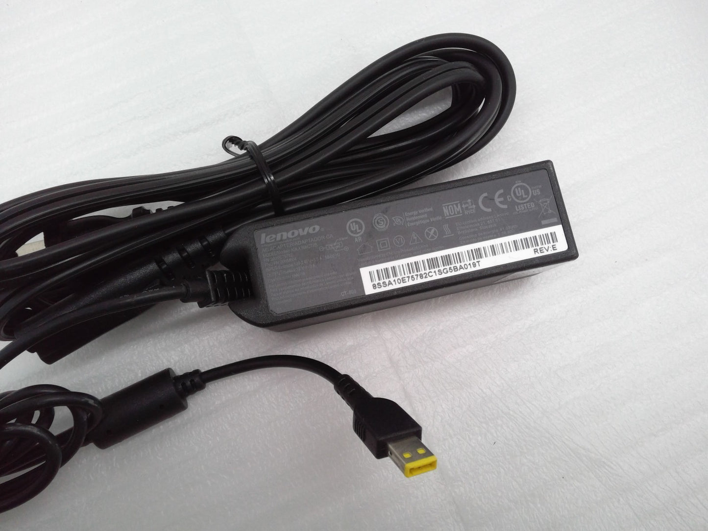 Original LENOVO 36W 12V 3A AC Adapter Charger ADLX36NCT2B SA10E75779 00HM601