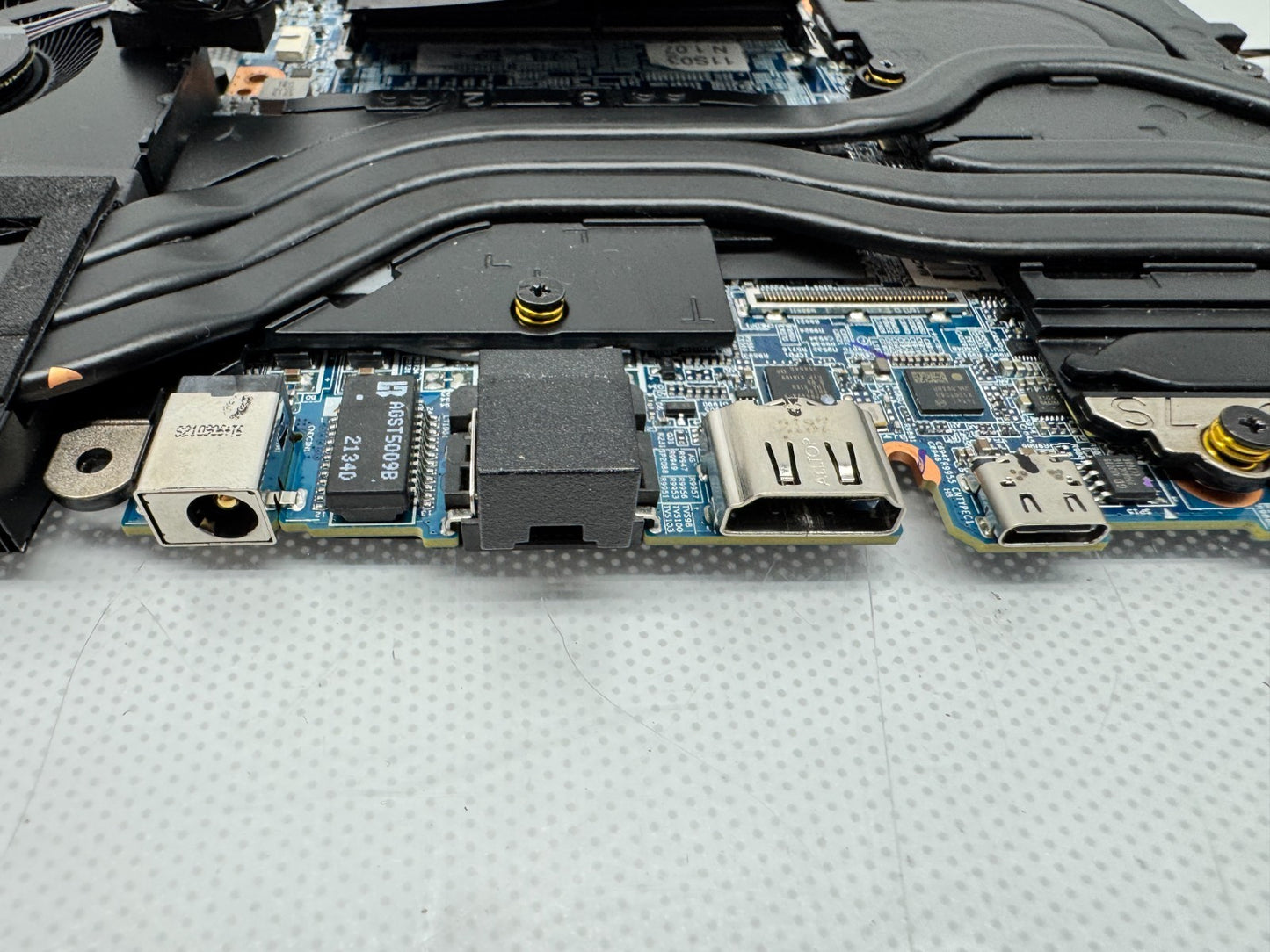 CYBERPOWER Tracer V I15E i7-11800H@2.30GHZ RTX 3060 MOTHERBOARD GM7TGxP