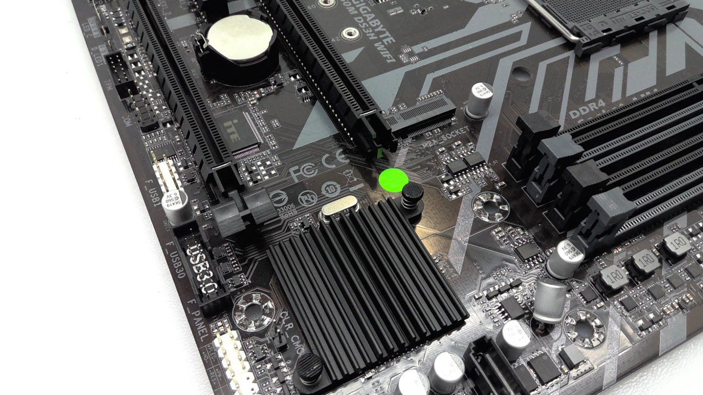 GIGABYTE B450M DS3H WiFI AMD AM4 micro ATX Motherboard *Read*