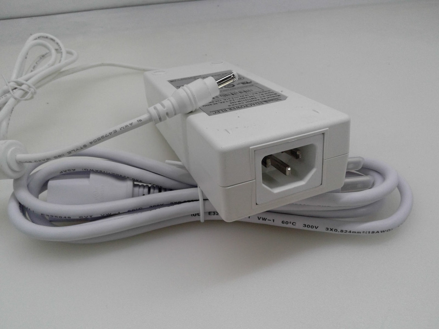 Genuine EDAC AC Adapter 19V 6.31A 120W EM11011M-190 White W/Cord 4.8*1.7mm