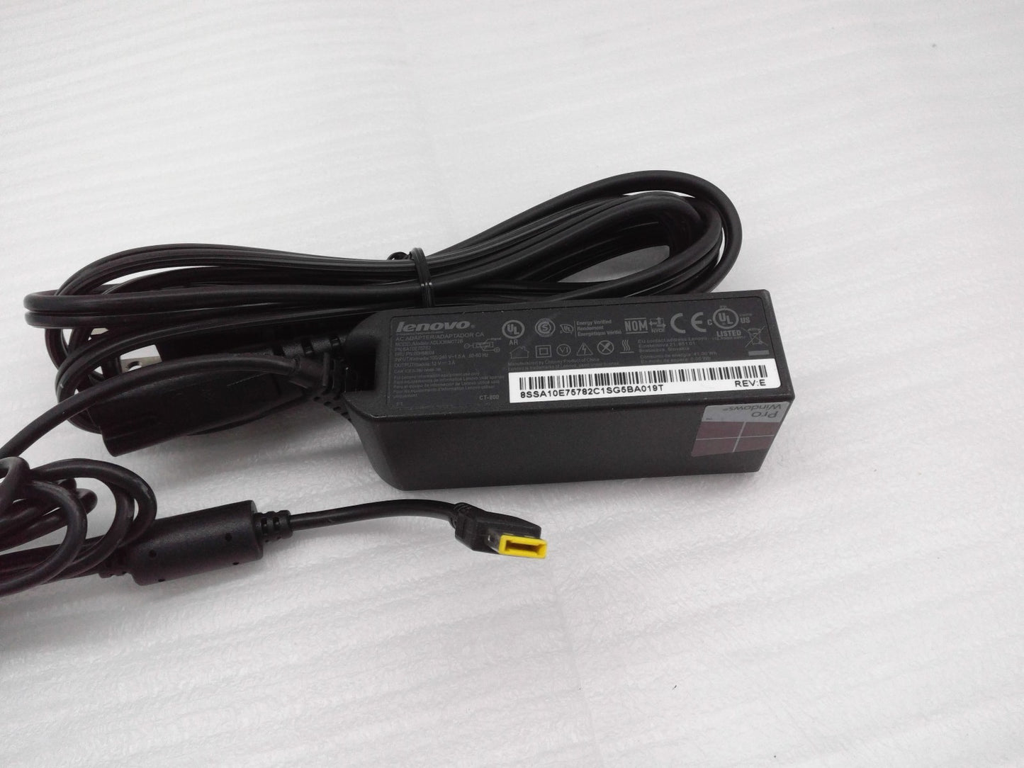 Original LENOVO 36W 12V 3A AC Adapter Charger ADLX36NCT2B SA10E75779 00HM601