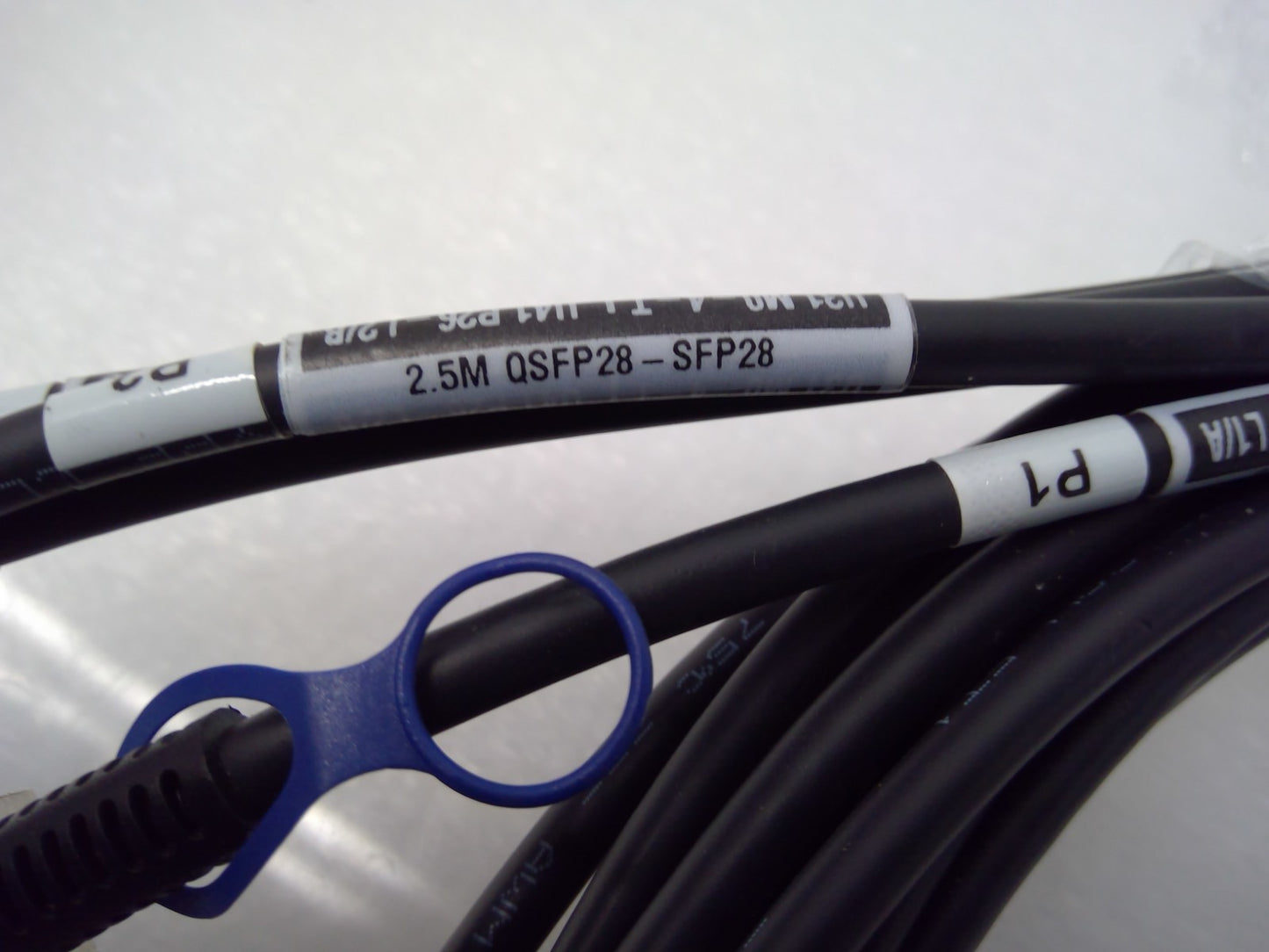 Volex 2.5m 100G QSFP28 TO 4X25G SFP28 DAC Bteakout Cable 7360012