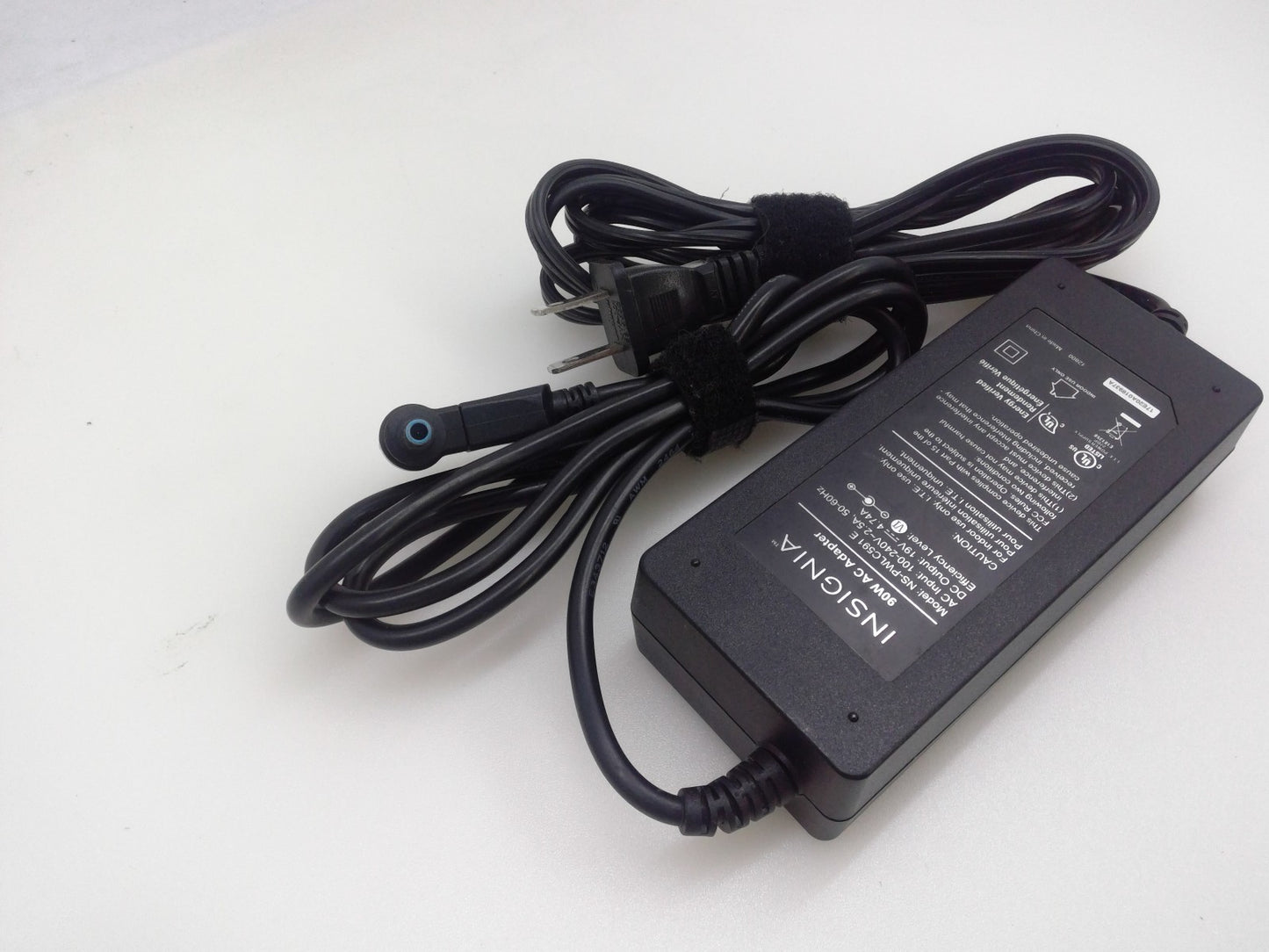 Insignia Laptop  90W AC Adapter NS-PWLC591 E 19V 4.74A Blue tip 4.5*3.0mm