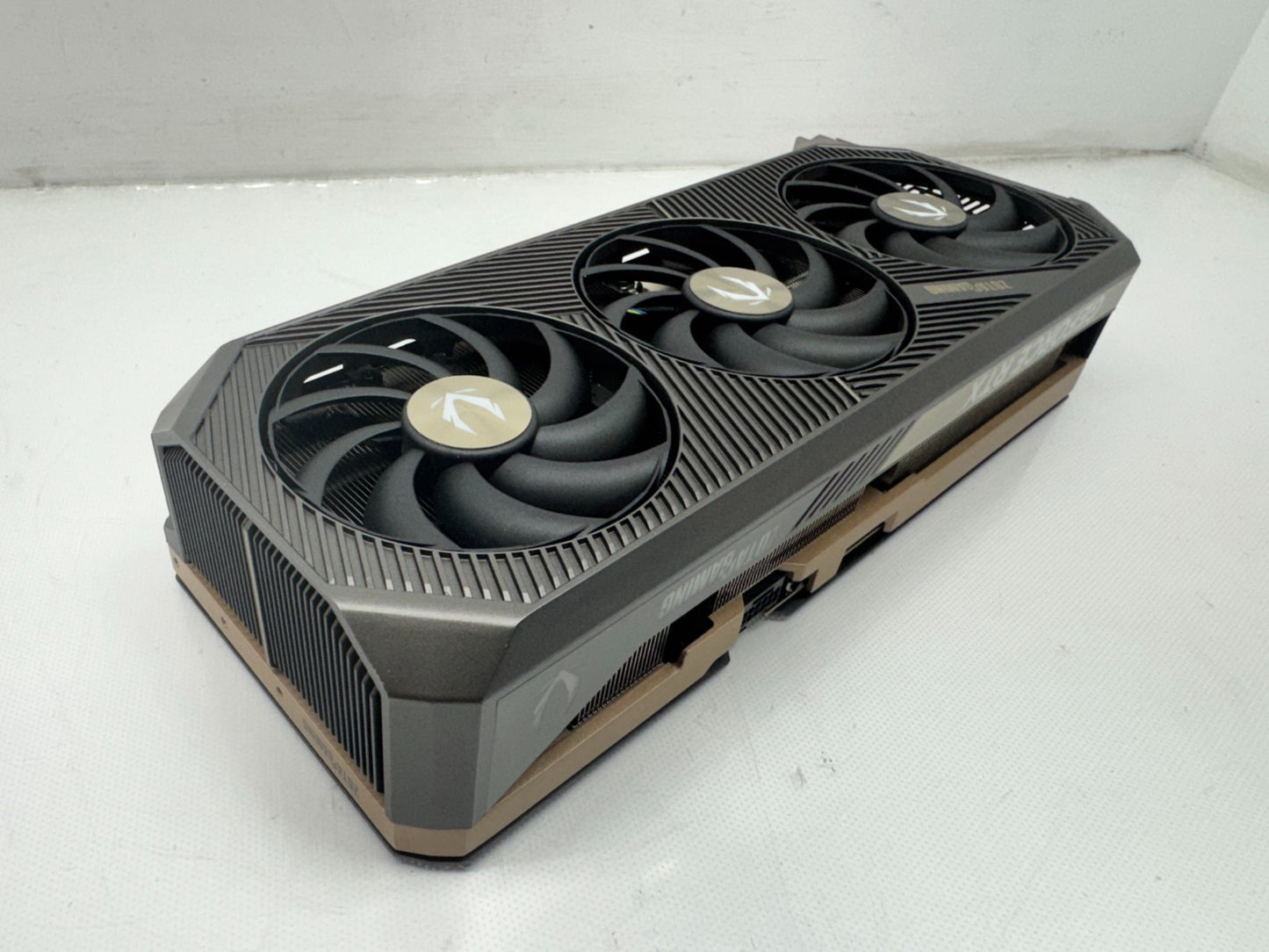 ZOTAC Gaming GeForce RTX 5090 SOLID 32GB GDDR7 GPU ZT-B50900J-10P *READ*