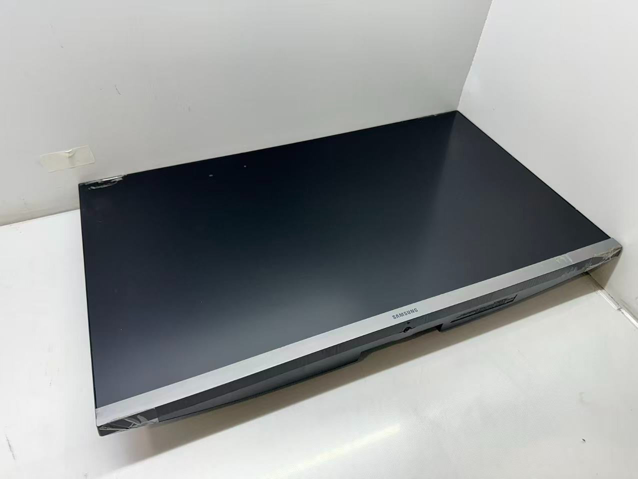 U28R550UQN 28" 3840 x 2160 16:9 Monitor, HDMI Displayport , No Stand-Tested