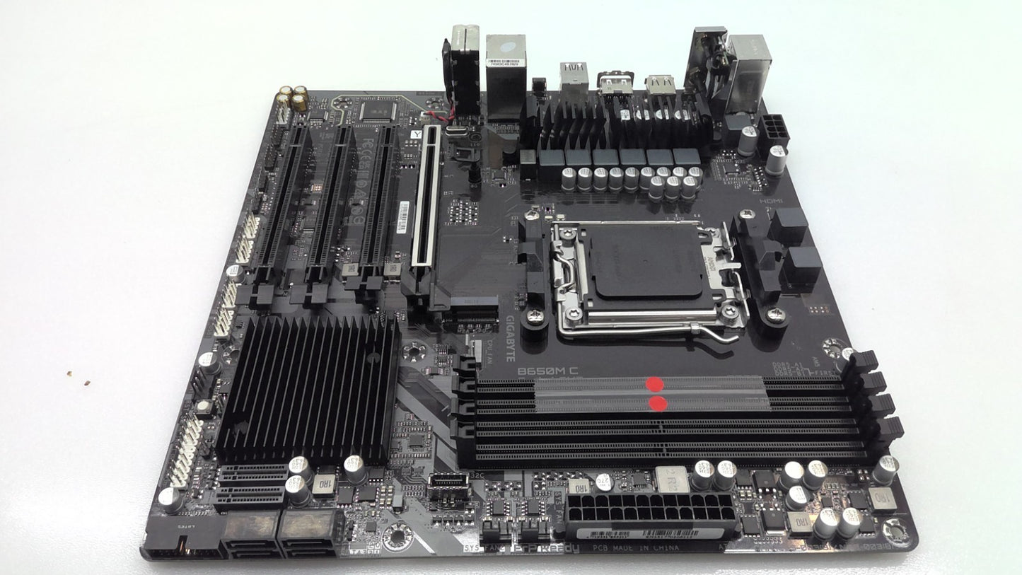 GIGABYTE B650M C Micro ATX Motherboard AMD Socket AM5 DDR5 HDMI * Details*