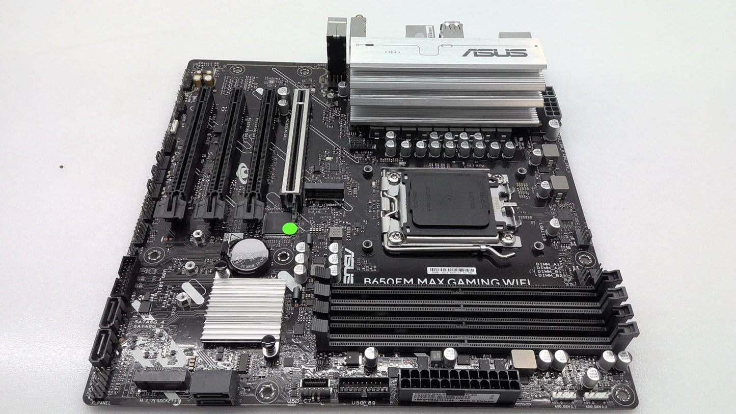 Asus B650EM MAX GAMING WIFI AM5 MicroATX AMD DDR5 Motherboard *Read*