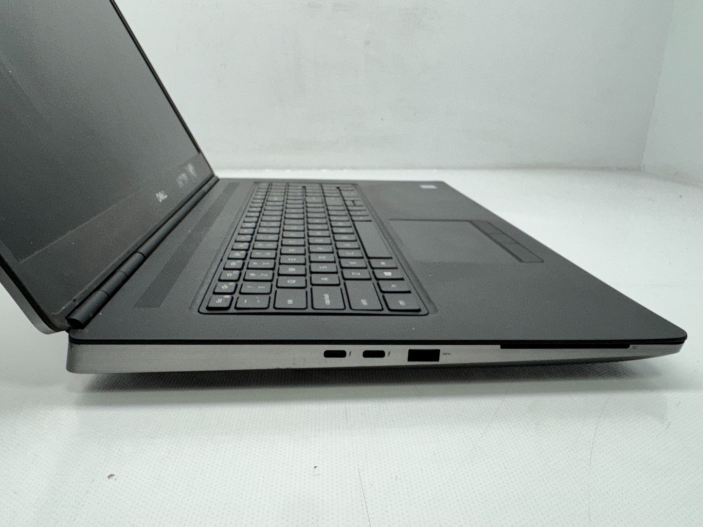 Dell Precision 7750 Xeon W-10855M@2.8GHz 32GB 512GB SSD RTX 3000 Window 11 *READ