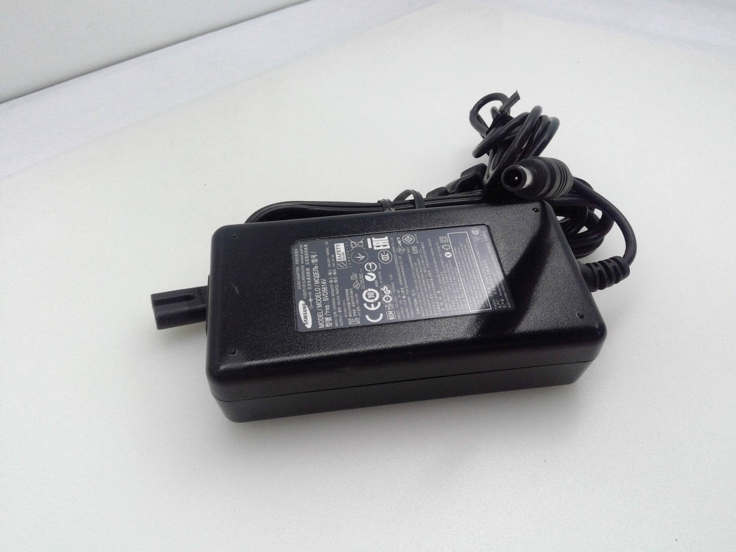 Genuine Samsung AC/DC Adapter SVD5614V Power Supply 56W 14V 4A W/Cord
