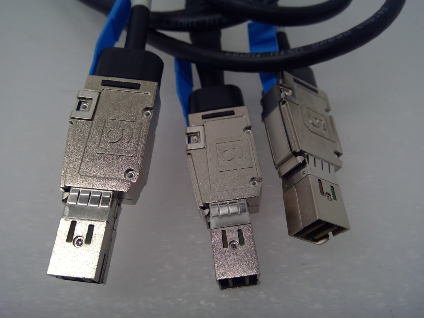Lenoni HIgh Speed Cable SFF-8643 Splitter 1-to-2 300-10126-01 28AWG CL2 2M