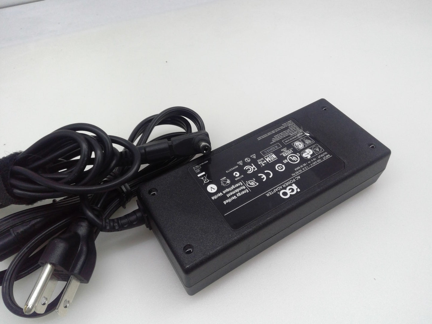 iGo AC Adapter Power Supply (6630137-0100) 19V 90W 1.5A 50-60Hz W/Tip 5.5*2.5mm