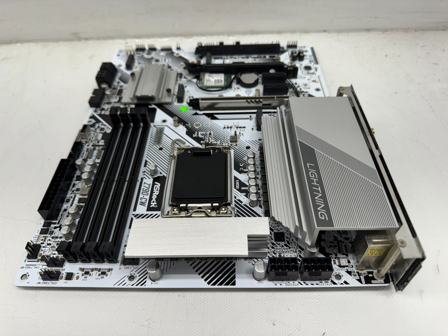 ASRock Z790-CW WIFI ATX Motherboard Intel Socket LGA1700 DDR5 HDMI *READ*