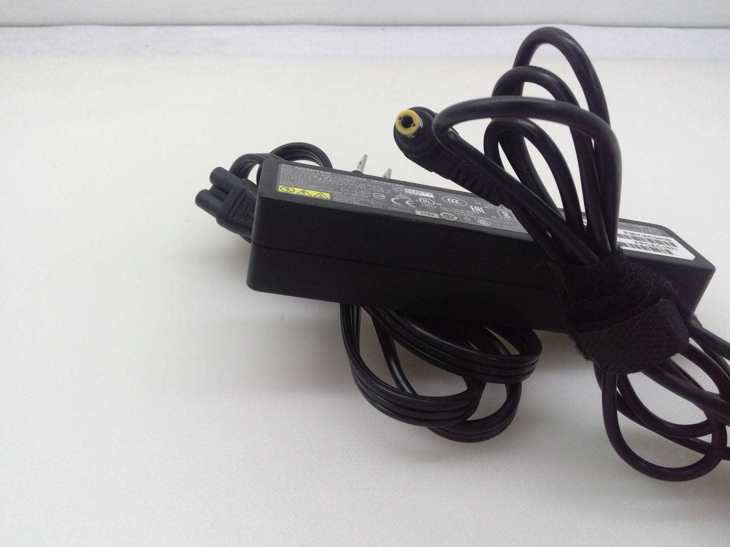 Genuine Fujitsu Laptop AC Adapter/Charger A13-065N3A FMV-AC341B 19V 3.42A
