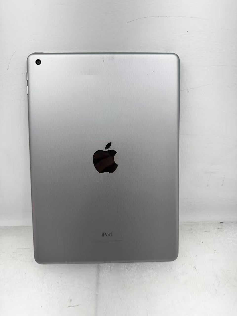 Apple iPad 6th Gen A1893 - MR7F2LL/A 32GB Wi-Fi - Space Gray B20 Locked "Read"