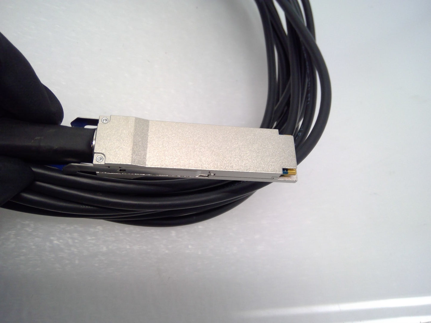 Volex 2.5m 100G QSFP28 TO 4X25G SFP28 DAC Bteakout Cable 7360012