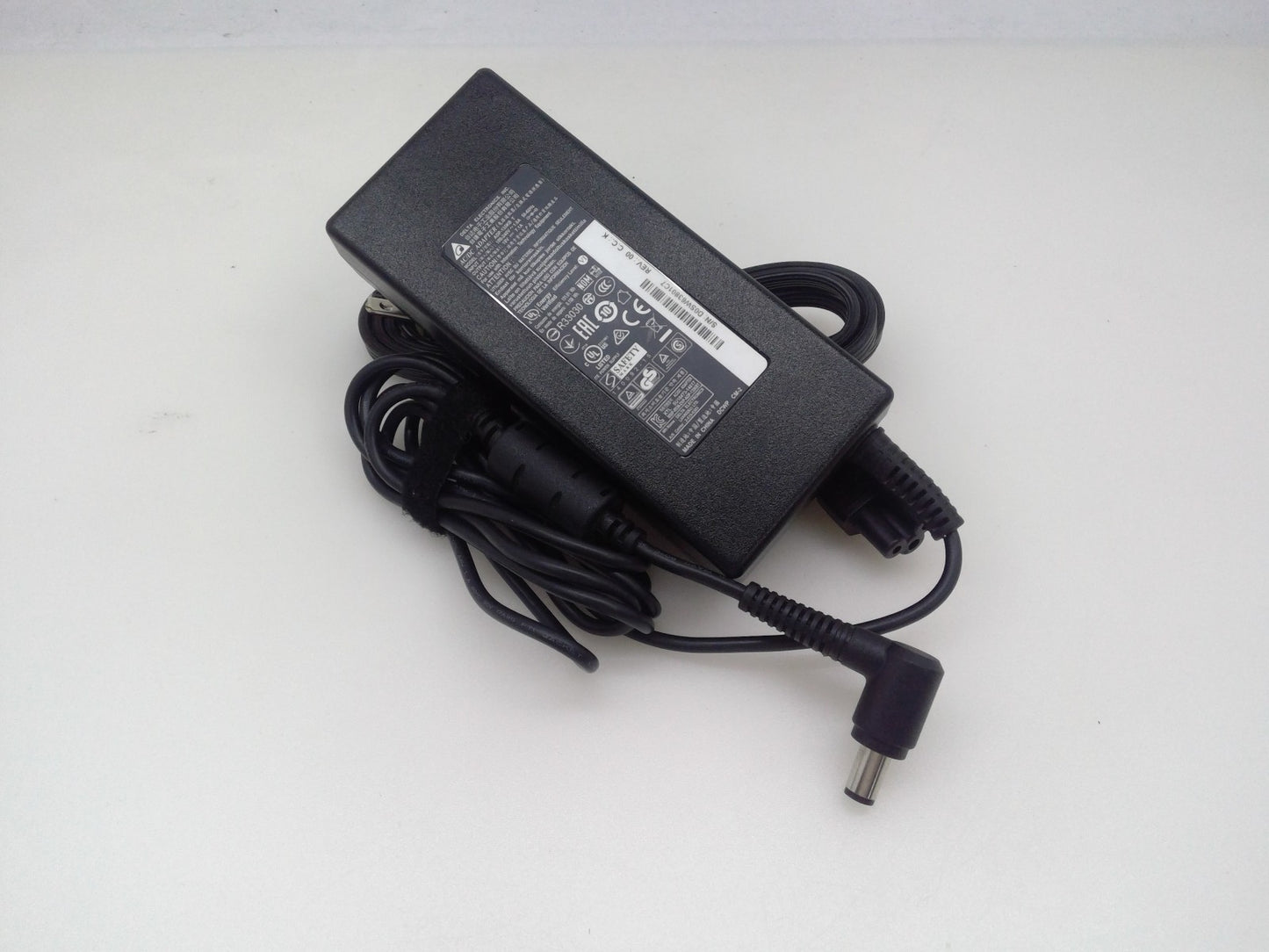 Genuin Delta For MSI GL63 8SC-059US 19V 7.1A ADP-135KB T 7.4mm Pin 135W Adapter