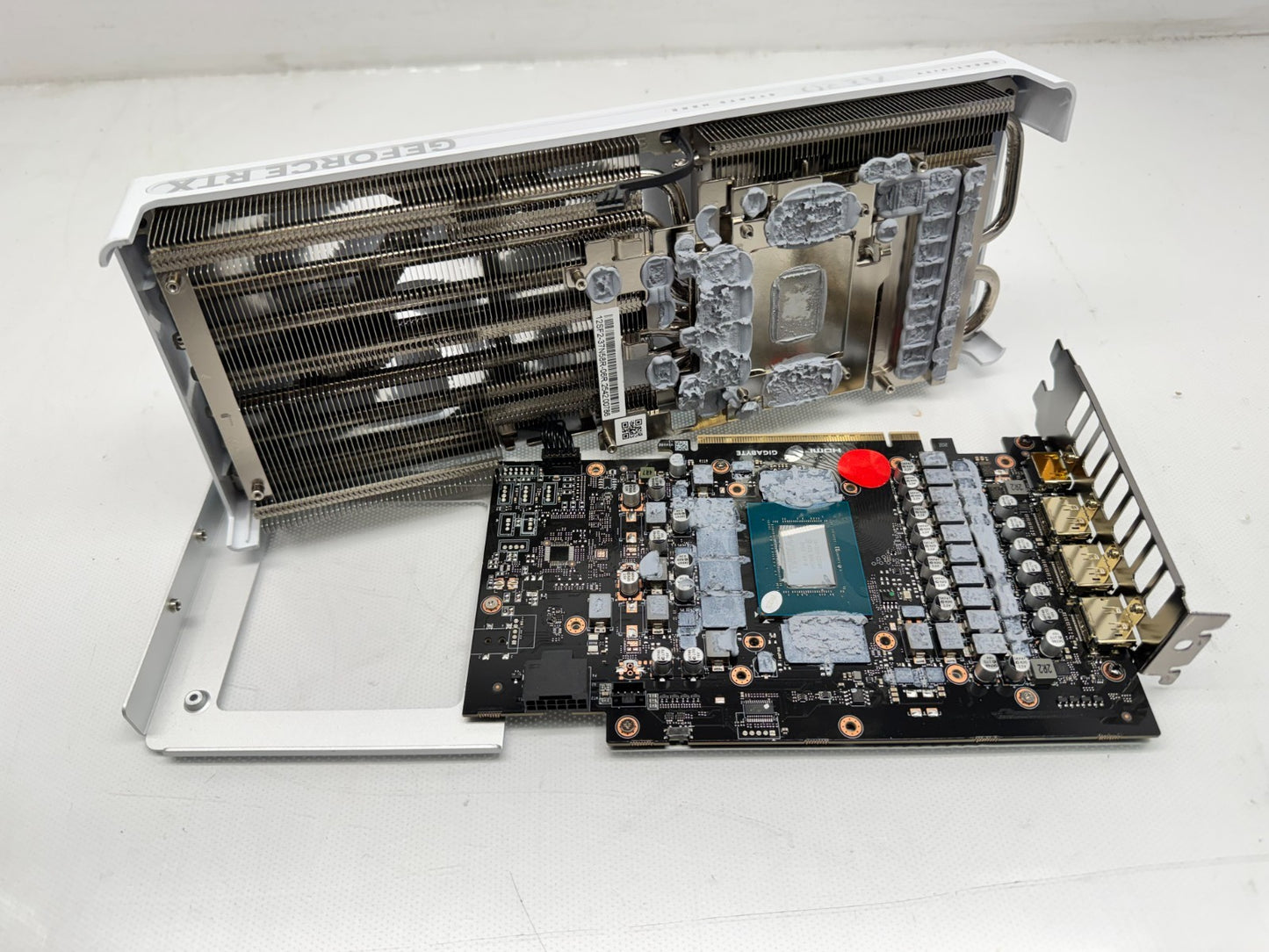 *Read* GeForce RTX™ 5080 AERO OC SFF 16G GDDR7 GV-N5080AERO OC-16GD Not Working