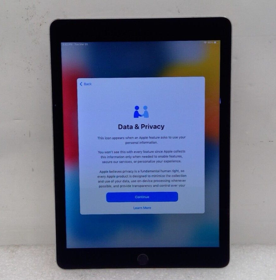 Apple iPad Air 2nd Gen 9.7" A1566 MNV22LL/A 32GB Wi-Fi - Gray  B20