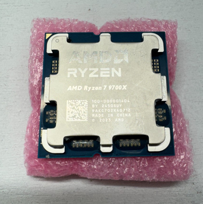 AMD Ryzen 7 9700X Desktop Processor Socket AM5 3.8 GHz, 8-Core, 16-Thread *READ*