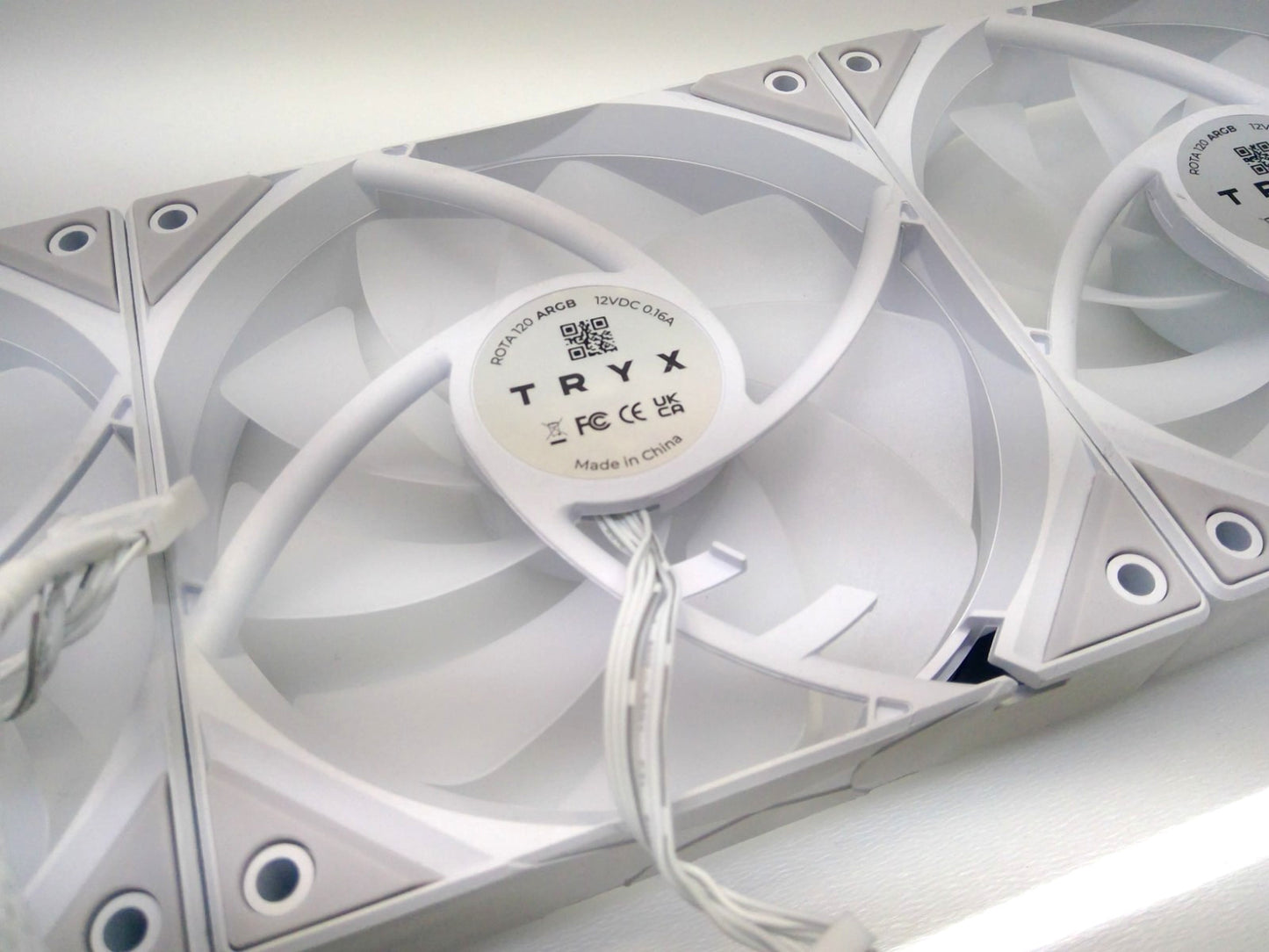 Set of 3 TRYX  ROTA 120 ARGB White 120mm Case Fan 3 in 1 Contact Connection