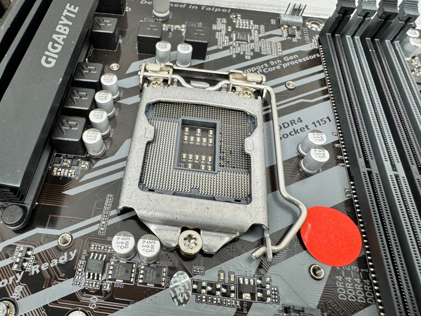 *For Parts* 1x GIGABYTE B650M C V3 / 2x GIGABYTE B365 HD3 MIX *NOT WORKING*