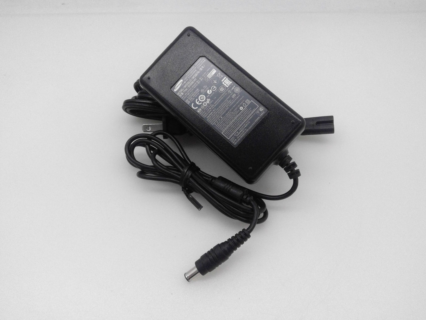 Genuine Samsung AC/DC Adapter SVD5614V Power Supply 56W 14V 4A W/Cord