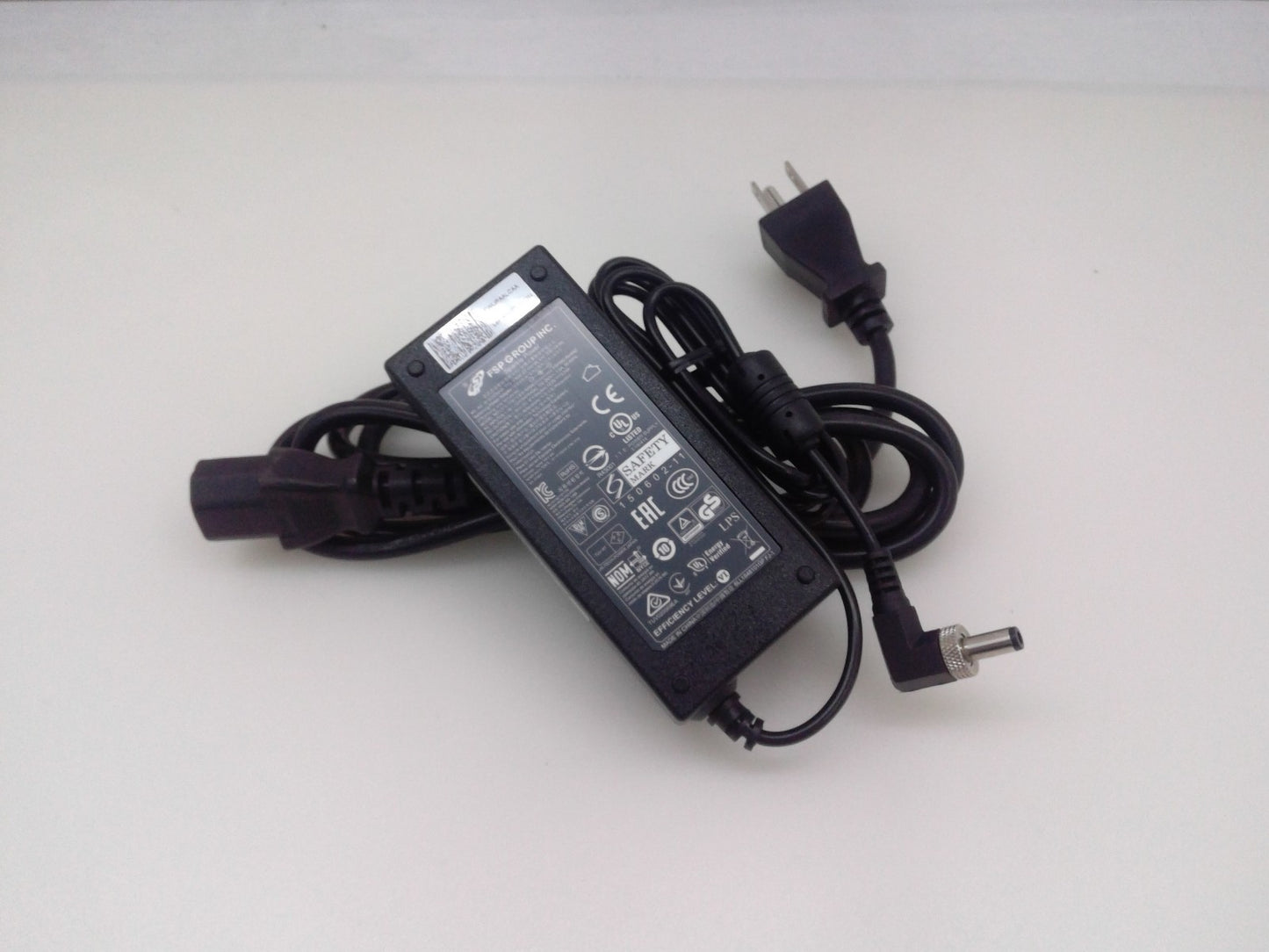 Genuine FSP FSP040-RHAN2 40W AC adapter 12VDC 3.33A with screw lock /cord