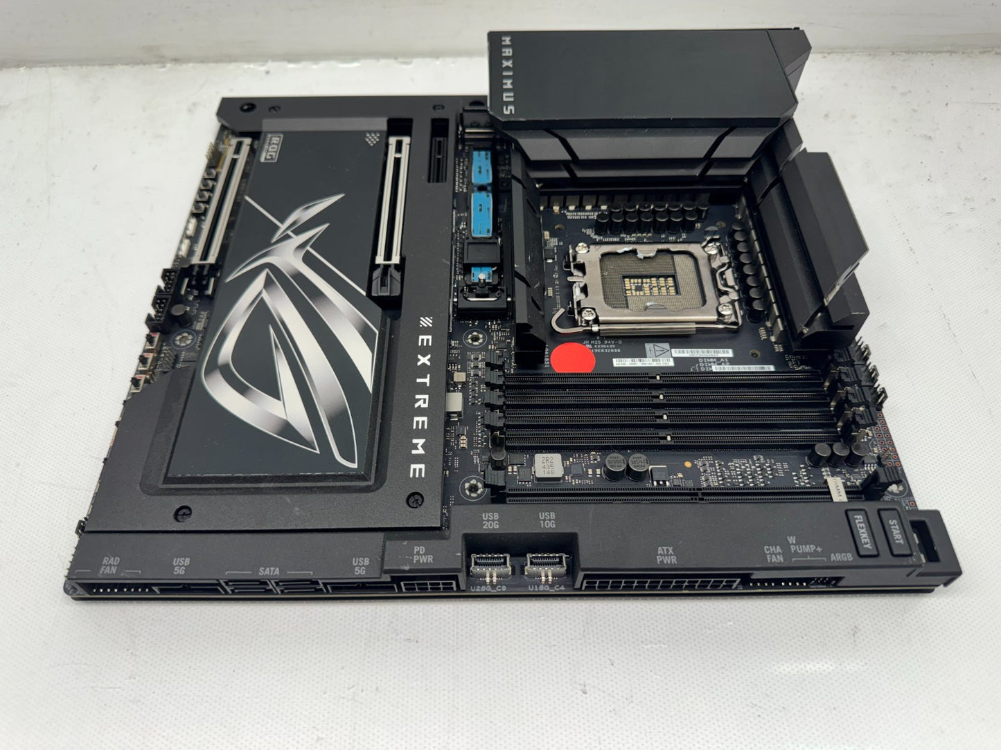 For Parts ROG Maximus Z890 EXTREME motherboard *Not working*