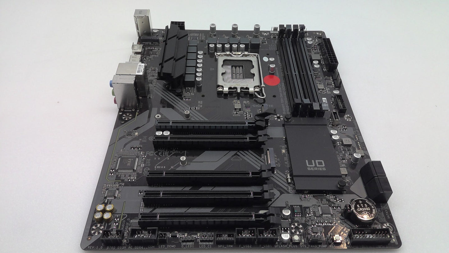 Lot of 3 *Part only* GIGABYTE B760 DS3H AC DDR4 Intel Motherboard Not working