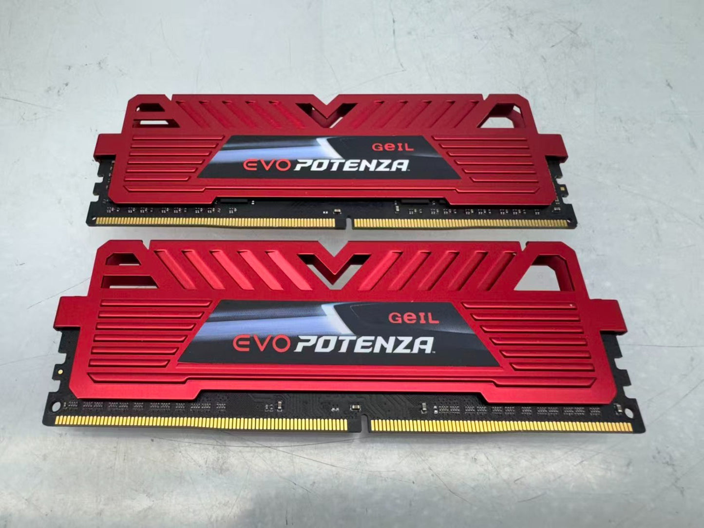GeIL EVO POTENZA 16GB (2x8GB) DDR4 (PC4-21330) Desktop Memory GPR48GB2666C19S