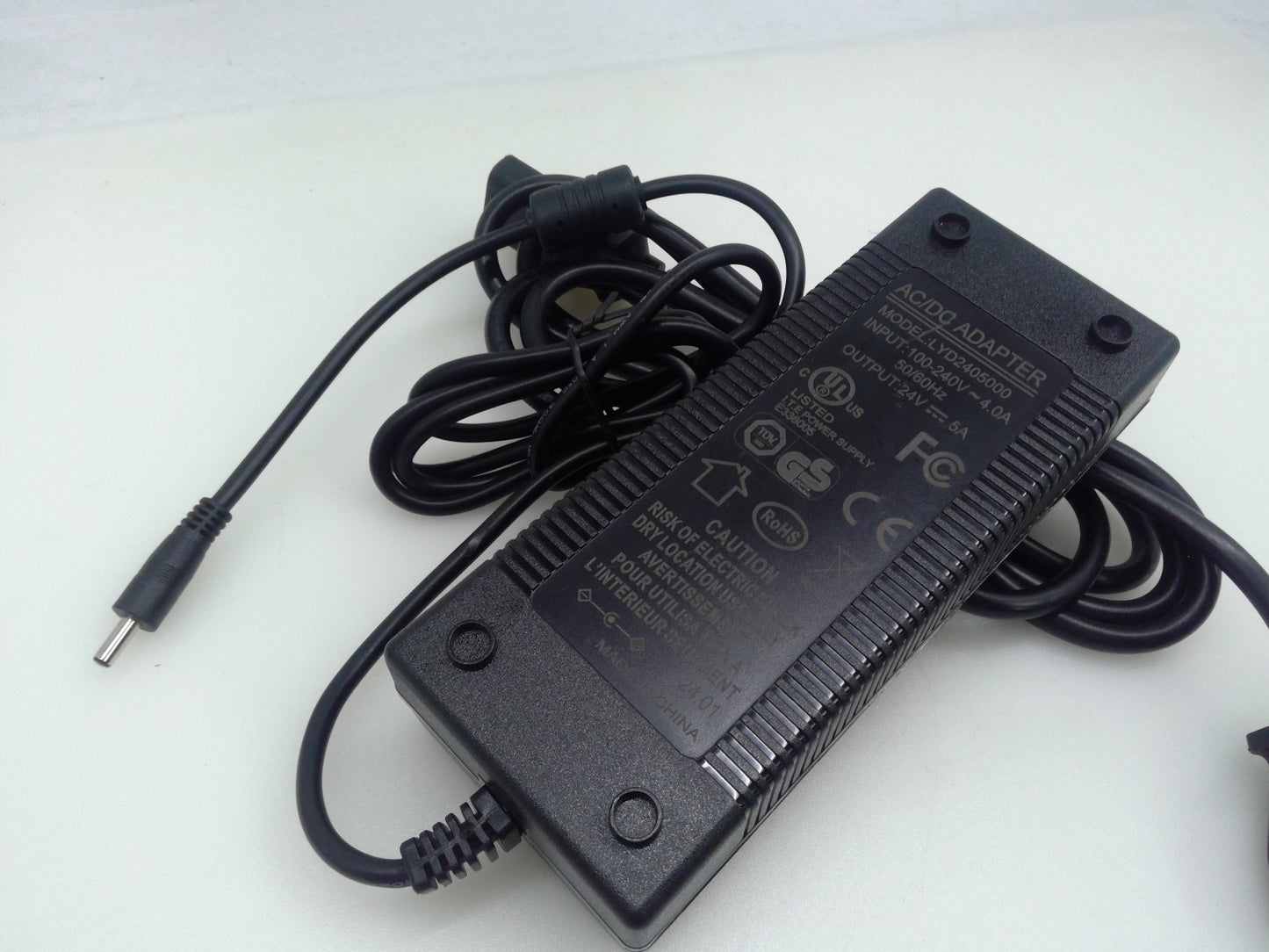 Model : LYD2405000F 24V 5A Switching Power Adapter 100-240V 4.0A Tip 3.0*1.35mm