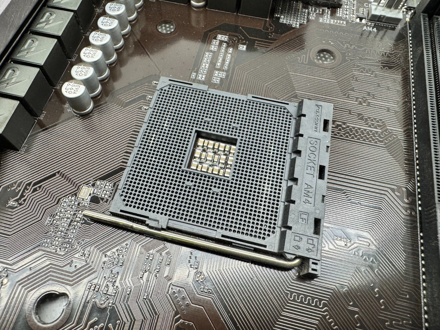 GIGABYTE B450 AORUS ELITE AM4 Socket B450 ATX Motherboard