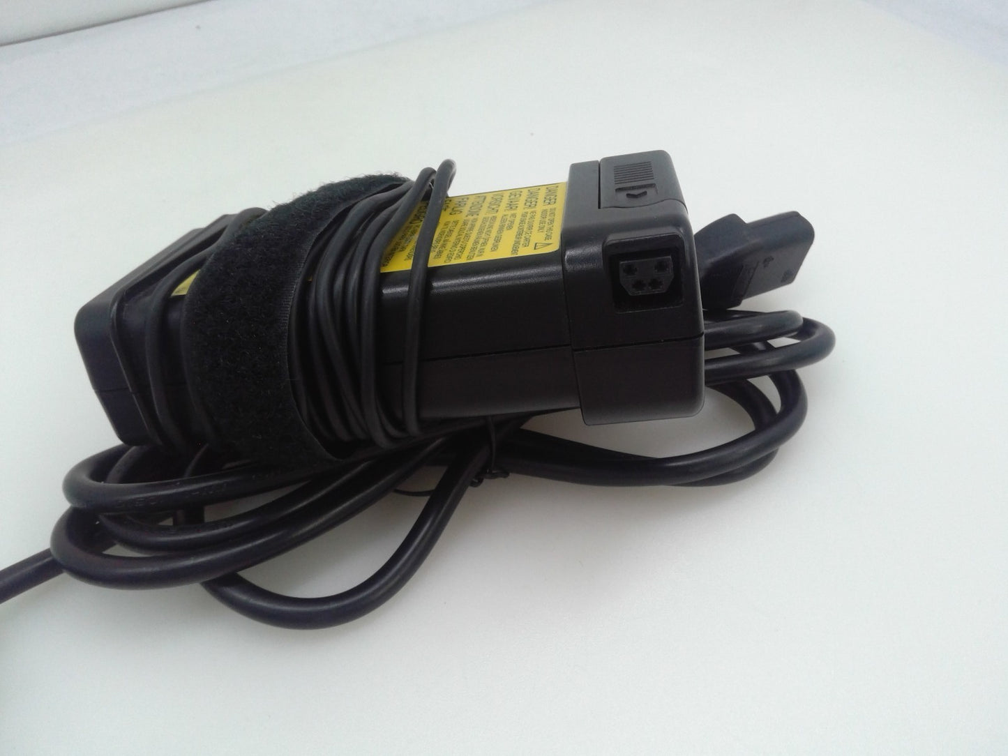 IBM Thinkpad PC Computer AC Adapter 85G6670 4 Pin 16-10V 2.2-3.2A 85G4952 VTG