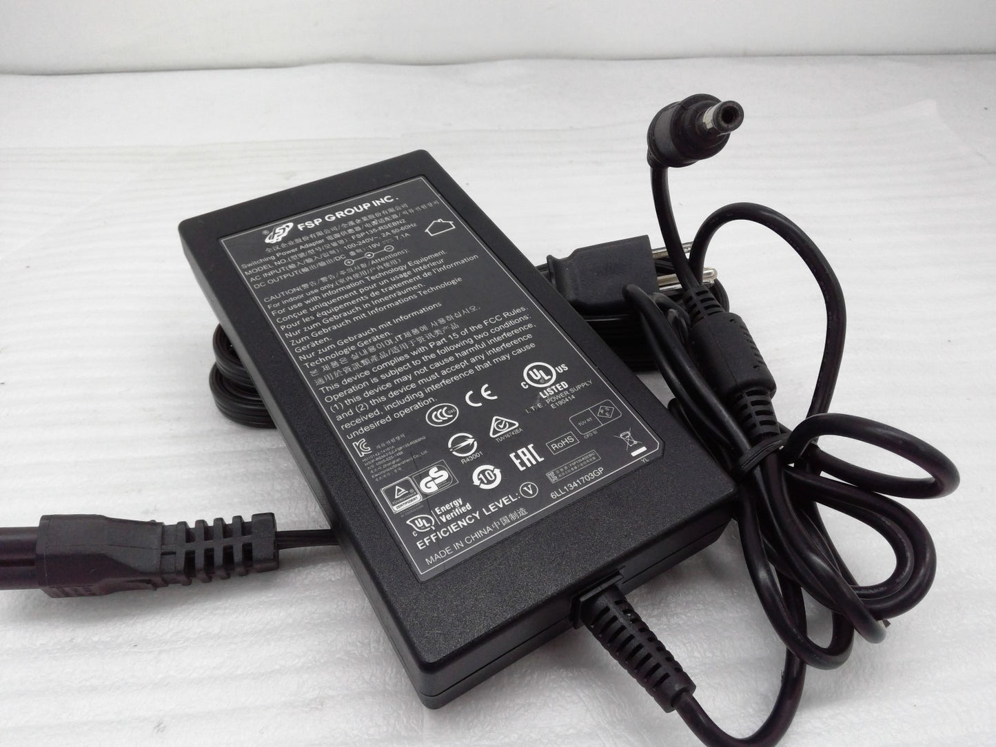 OEM 19V 7.1A  AC Adapter For FSP Group INC FSP135-RSEBN2 Gigabyte Power Supply