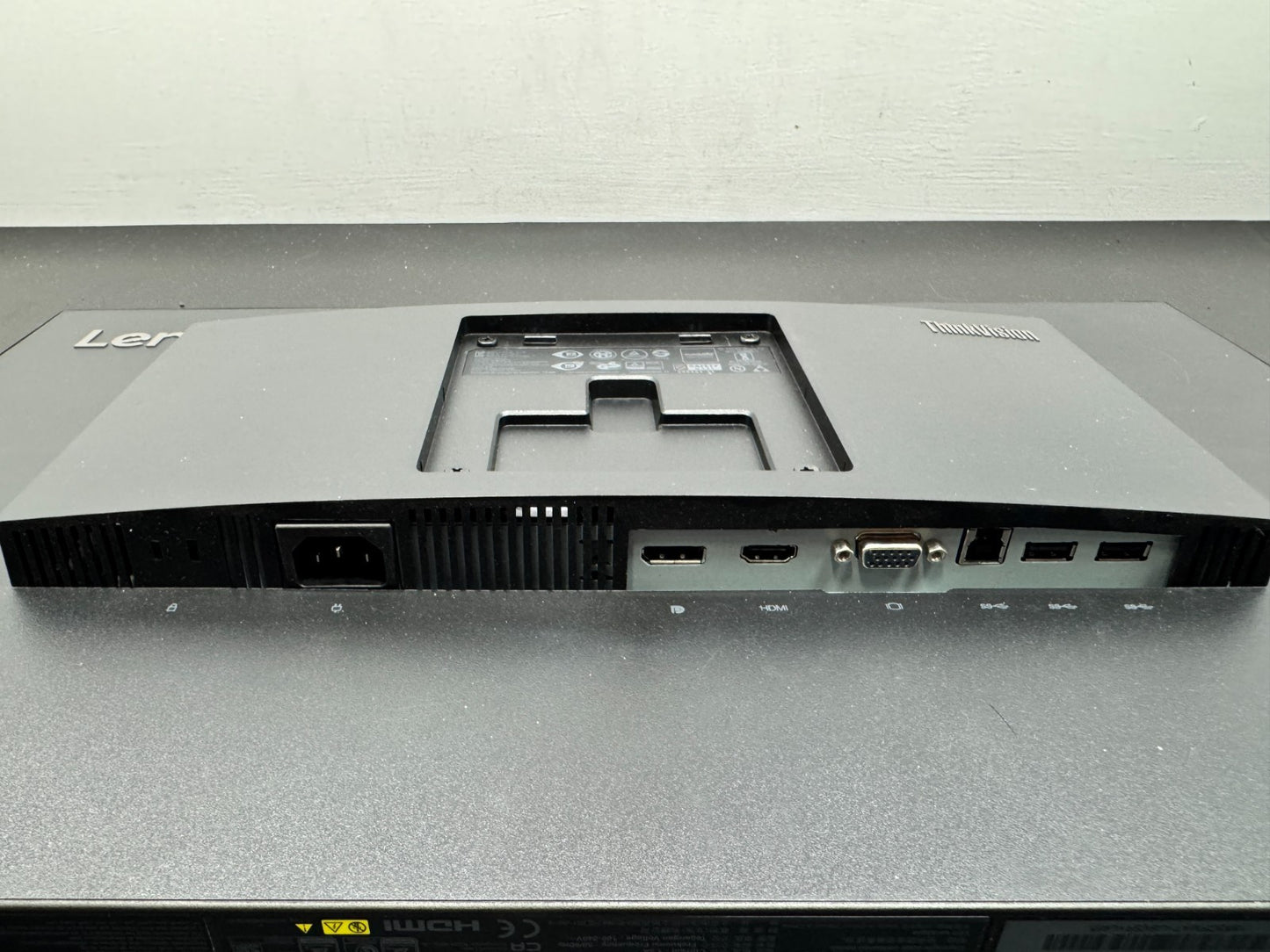 Lenovo T24i-30 24" FHD Monitor, HDMI Displayport VGA , No Stand-Tested *READ*